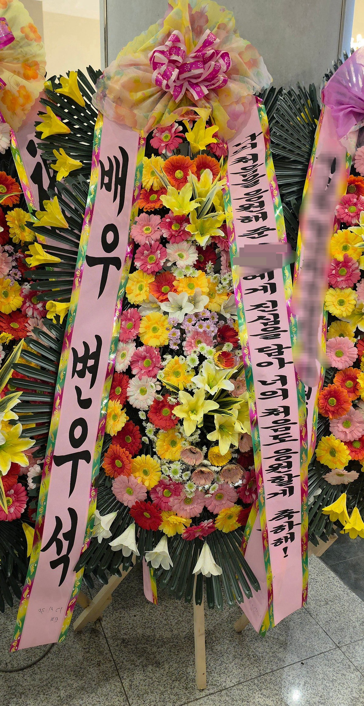 /Photo = Online community