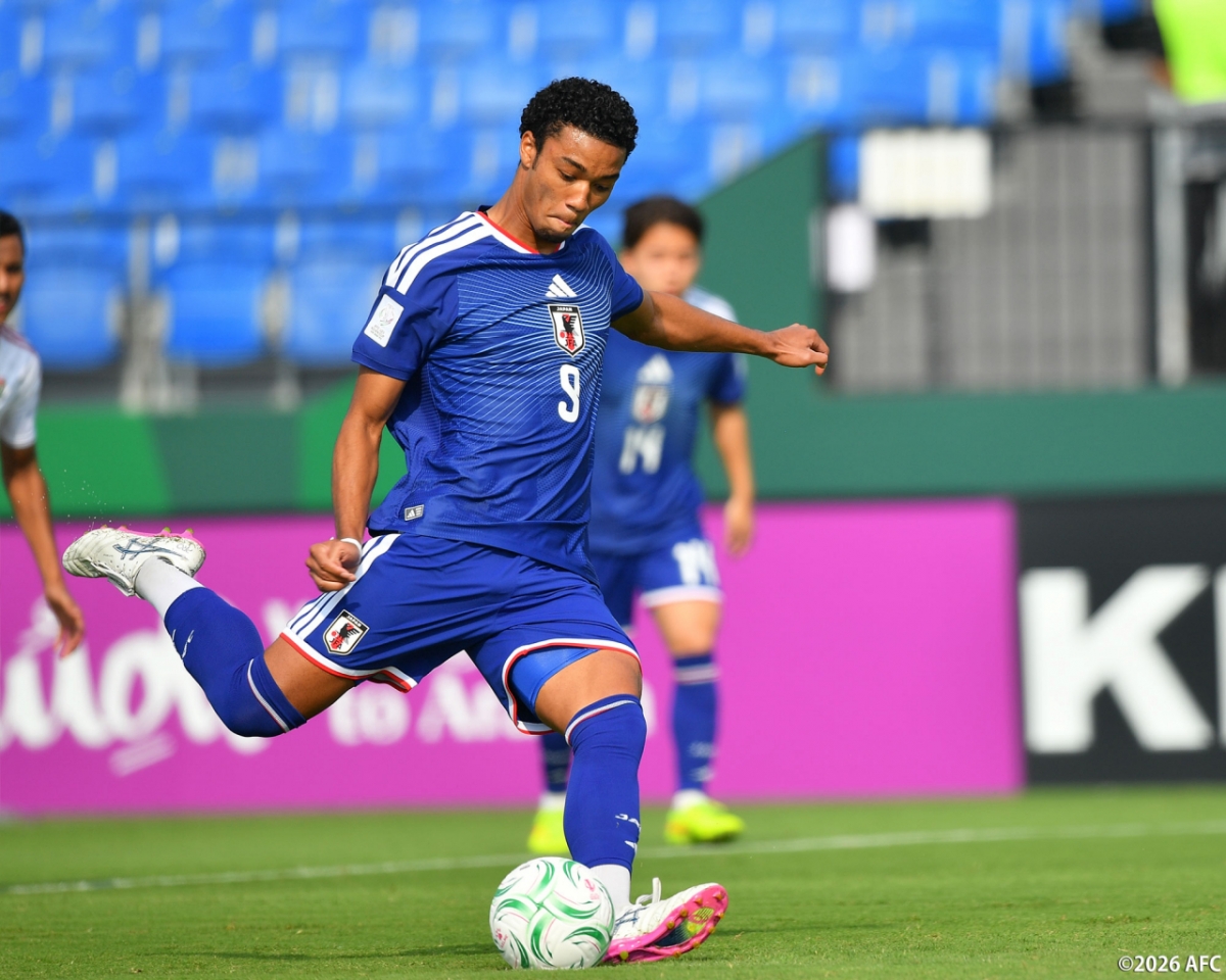 Nwadike Uche Bryan, who is taking a penalty kick in the second group match of the AFC U-23 Asian Cup against the UAE on the 10th. /Photo = Capture the Japanese Football Association SNS