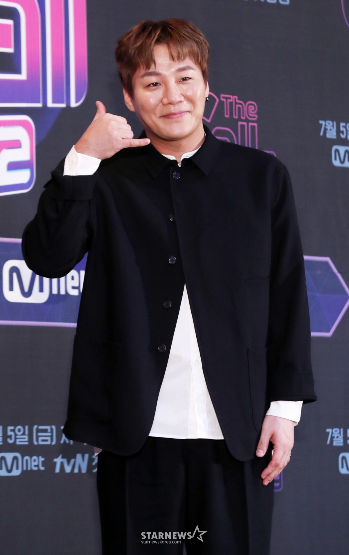 &nbsp;歌手尹民秀5日上午出席在首尔麻浦区上岩CJ E&amp;M举行的Mnet《The Call 2》制作发布会,并摆出造型,供记者们拍照。