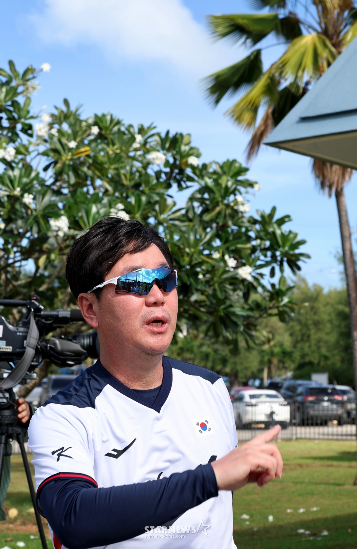 [Photo] Director Ryu Ji-hyun who knows the joy of communication | STARNEWS