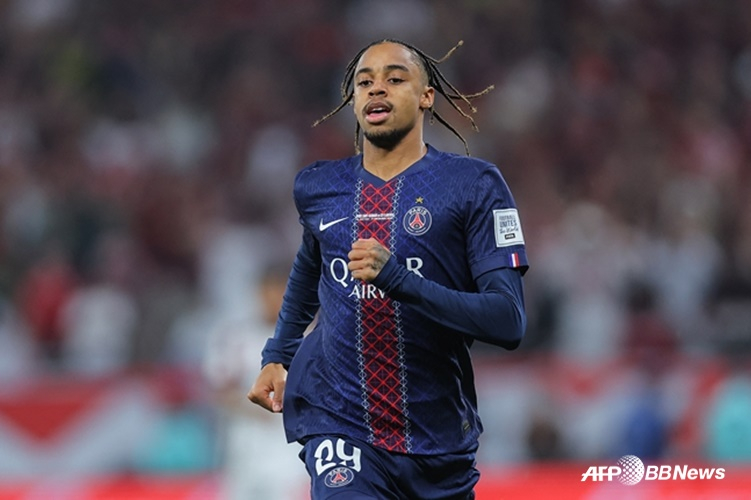 PSG前锋布拉德利巴尔科拉。 =法新社BBNews=新闻1。