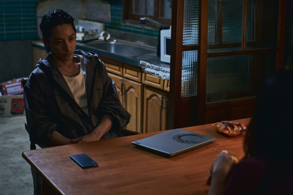 Photo = Still cut from "Sister"