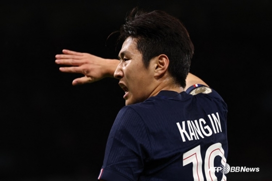 他就是PSG前锋李康仁。 =法新社BBNews=新闻1。