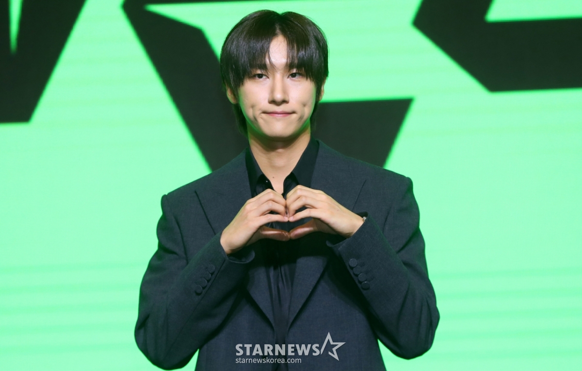 [Seoul = Newsis] Reporter Kim Hye-jin = Group MONSTA X I.M poses at a press conference commemorating the 10th anniversary of MONSTA X's debut at the Conrad Hotel in Yeongdeungpo-gu, Seoul. 2025.07.16 jini@newsis.com / Photo = Kim Hye-jin