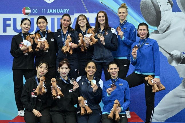 South Korea's fencing women's epee team (Song Sera, Park Jin-ju, Lim Tae-hee and Lee Hye-in) is taking a commemorative photo after winning a silver medal at the 2026 Women's epee International World Cup in Fujairah, the United Arab Emirates (UAE) on the 11th (local time). /Photo = Courtesy of the Korea Fencing Association