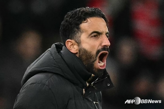 Coach Hoobeng Amorim shouting at the players. /AFPBBNews=News1