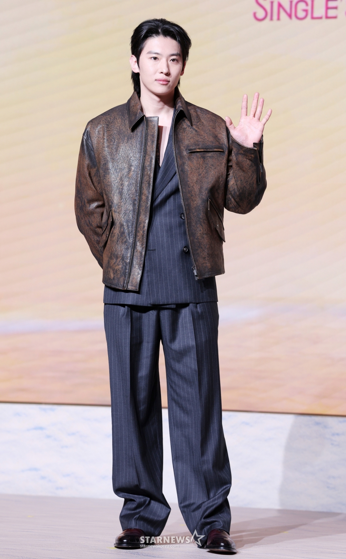Broadcaster Dex poses at the production presentation of Netflix's entertainment show "Solo Hell Season 5" held at Hotel Naru in Mapo-gu, Seoul on the 14th. /2026.01.14 / Photo = Kim Hwi-seon hwijpg@