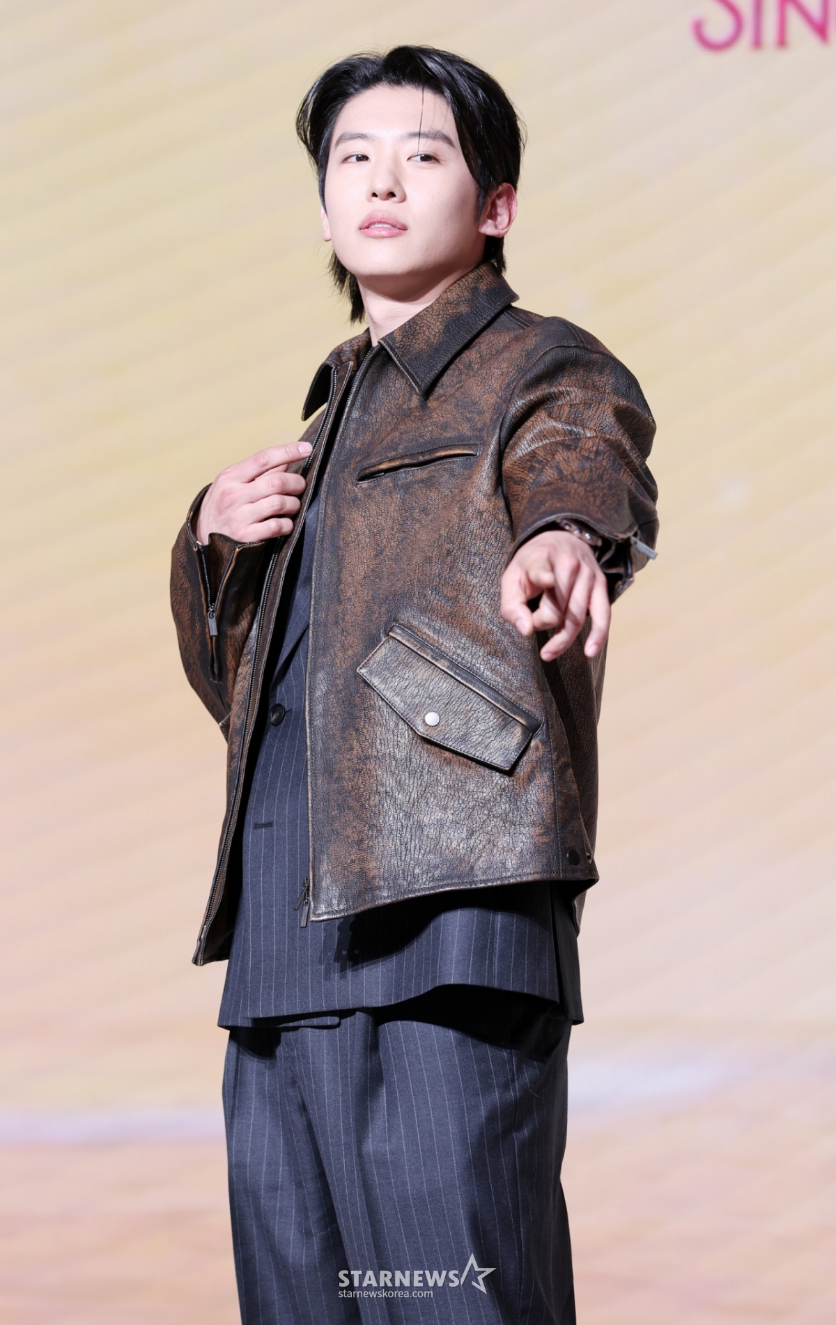 Broadcaster Dex poses at the production presentation of Netflix's entertainment show "Solo Hell Season 5" held at Hotel Naru in Mapo-gu, Seoul on the 14th. /2026.01.14 / Photo = Kim Hwi-seon hwijpg@