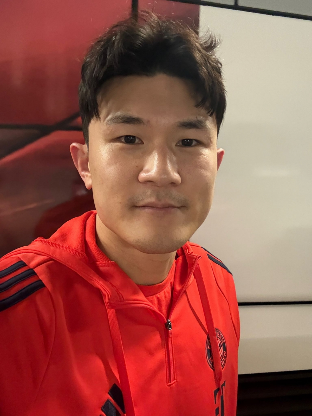 Kim Min-jae after the away game in the 17th round of the German Bundesliga in the 2025-2026 season at 4:30 a.m. on the 15th (Korea Standard Time) at Rhine-Energy Stadion in Cologne, Germany./Photo = Bayern Munich official social network service (SNS)