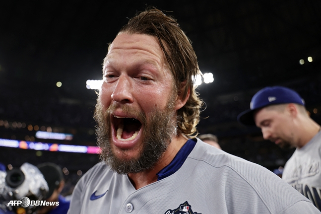 Kershaw is happy right after winning the World Series in the 2025 season. /AFPBBNews=News1