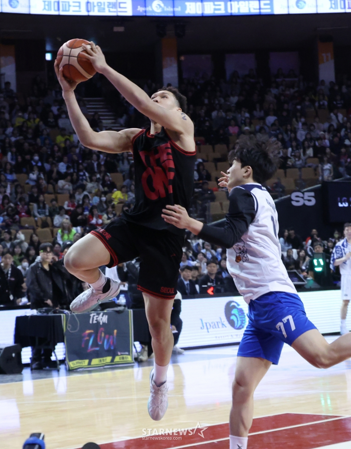 [Photo] Eddie Daniel, 18, was quick | STARNEWS