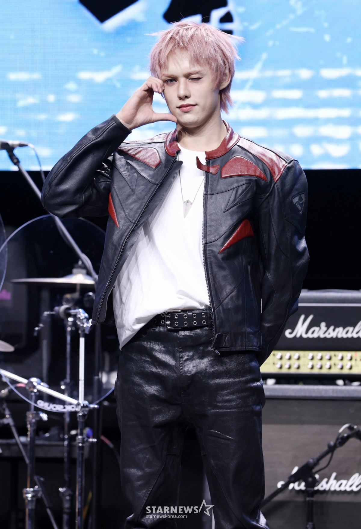 21日,在首尔西大门区YES24 Wonder Rock Hall举行的AxMxP第一张迷你专辑《Amplify My Way》发行纪念表演秀上,乐队AMP Crew正摆出造型,供记者们拍照。 =金辉善hwijpg@