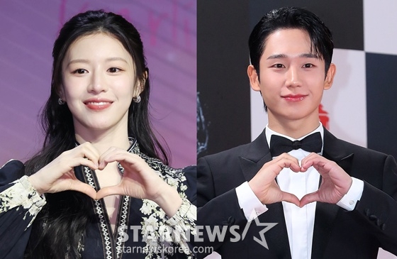 Go Yoon Jung (trái), Jung Hae In / Ảnh = Star News