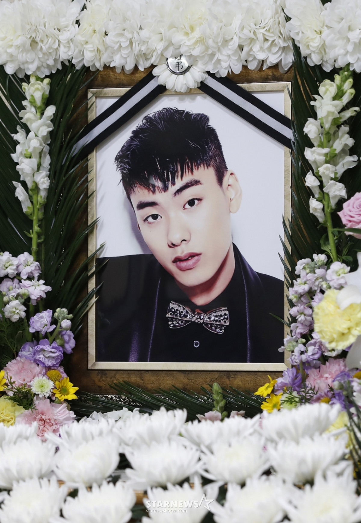 The mortuary of the late rapper Iron is set up at the funeral hall of the National Medical Center in Jung-gu, Seoul on the 26th.Iron, the late, was found bleeding on the flower bed of an apartment building in Jung-gu, Seoul on the 25th and was taken to a hospital after a report from a nearby security guard, but eventually passed away. 2021.01.26 / Photo = Photo Co-take Foundation