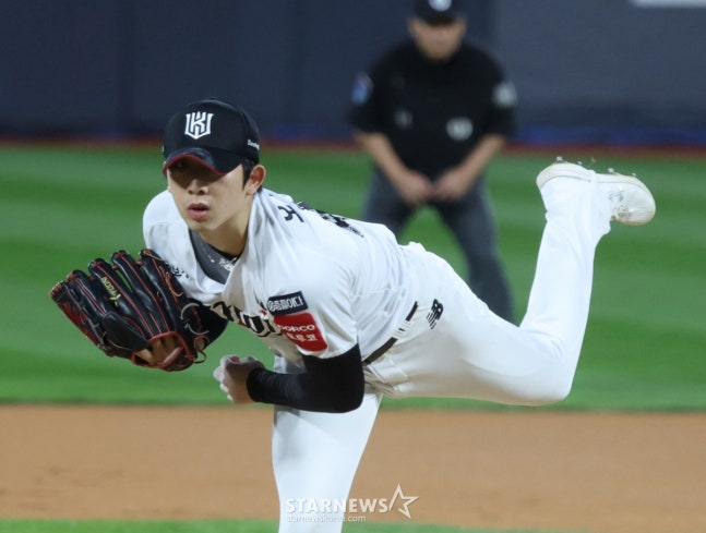 KT Oh Won-seok is pitching hard against Kiwoom on September 23 last year. /Photo = Kim Jin-kyung on standby