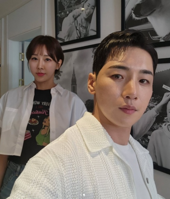 /Ảnh = Tài khoản cá nhân của Hàn Quốc và Anh