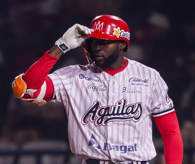 图为曾效力于墨西哥队的弗洛里尔。 =照片=墨西哥足球俱乐部官方SNS。