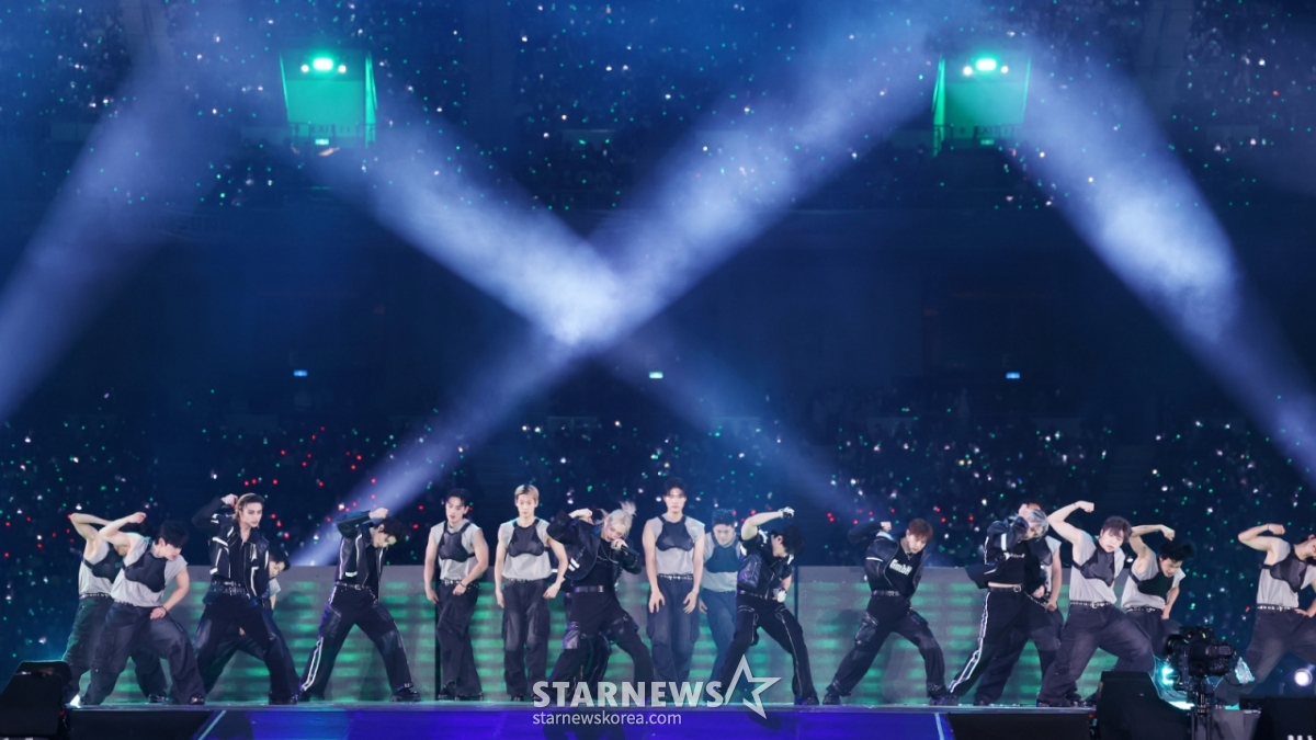 The group Stray Kids is performing a great performance at the "10th Anniversary Asian Artist Awards 2025 and "10th Anniversary AAA 2025" hosted by Star News at Kaohsiung National Stadium on the 6th. /Photo by Kim Hwisun =