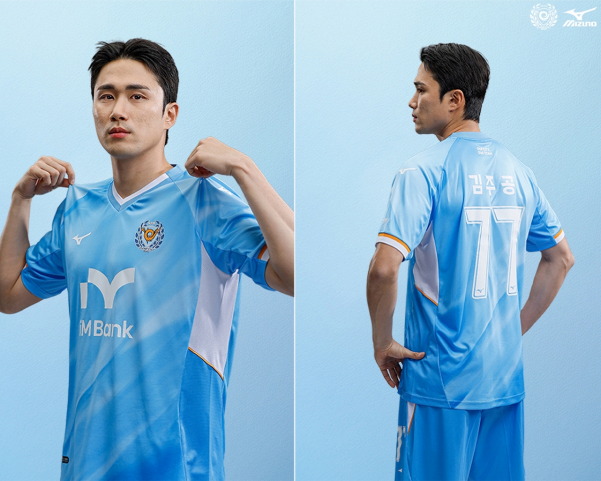 Kim Joo-gong wearing a Daegu FC uniform in the 2026 season. /Photo = Courtesy of Daegu FC
