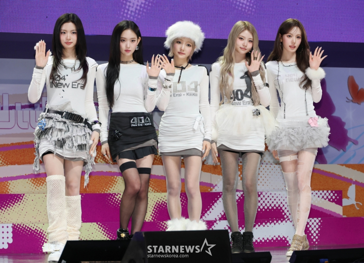 Girl group KiiiKiii poses at a showcase to commemorate the release of their second mini album "Delulu Pack" at Yes24 Live Hall in Gwangjin-gu, Seoul, on the afternoon of the 26th.  The album will include a total of six songs, including the title song "404" (New Era), "Delulu," "UNDERDOGS," "Dizzy," and "To Me From Me." /2026.01.26 / Photo = Lee Dong-hoon photoguy@