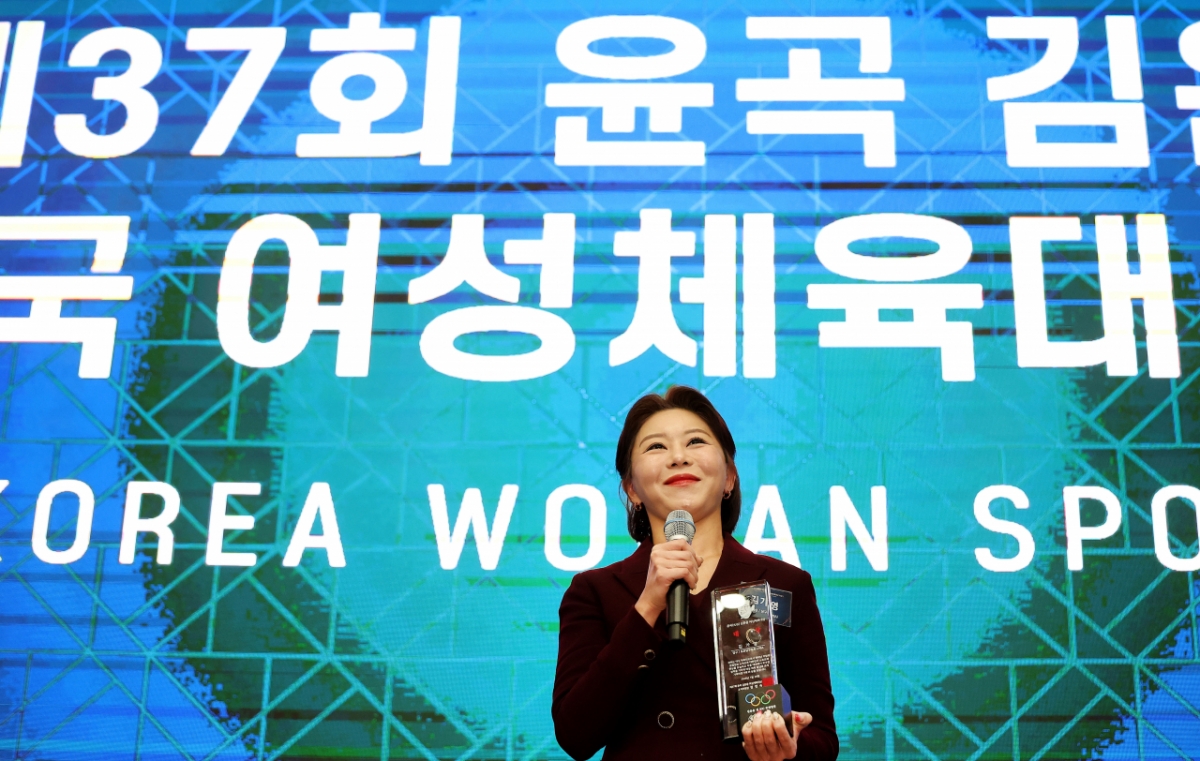 Ким Га Ён делится впечатлениями после получения премии на 37-й церемонии вручения женской спортивной премии Юн Гок Ким Унён, которая состоялась 26-го числа.  /Фото = Предоставлено PBA