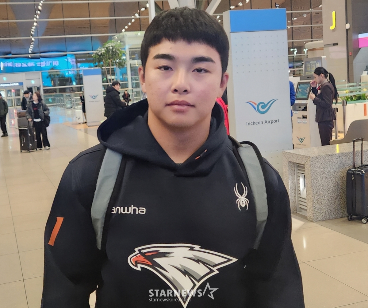 Hanwha Moon Hyun-bin is interviewing reporters ahead of his departure from the spring camp. /Photo = Reporter Ahn Ho-geun