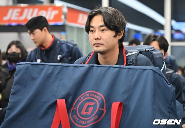 Lotte's Jung Chul-won is on his way to Taiwan's spring camp on the 25th. 