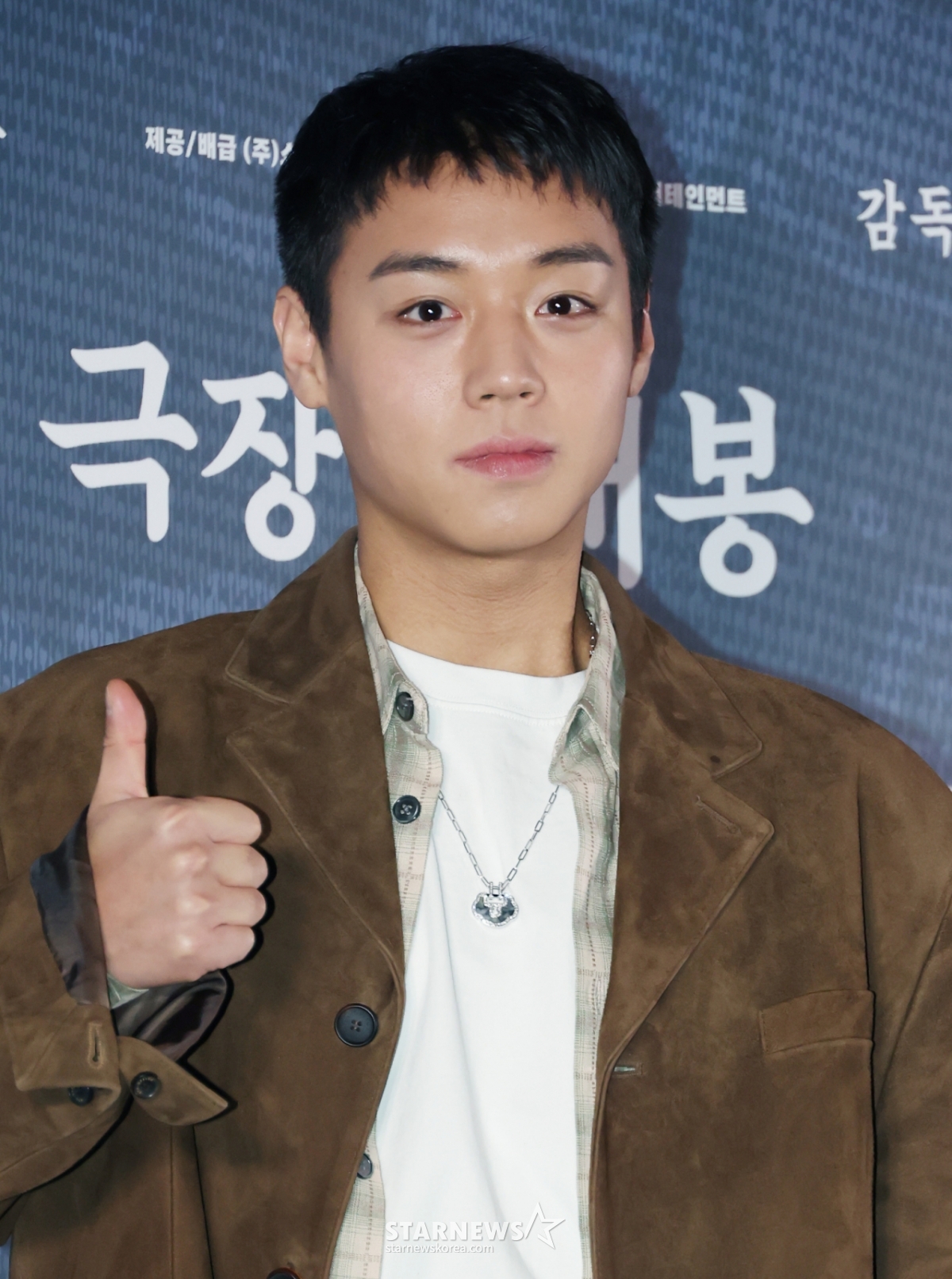 Actor Park Ji-hoon is answering questions at the press distribution preview and press conference of the movie "The Man Who Lives with the King" held at Megabox COEX in Gangnam-gu, Seoul on the afternoon of the 21st.  In 1457, Cheongryeongpo, the story of a village chief who claimed to be exiled for the revival of the village, and a young predecessor who was expelled from the throne and exiled, "The Man Who Lives with the King," will be released on the 4th of next month. /2026.01.21 / Photo = Lee Dong-hoon photoguy@