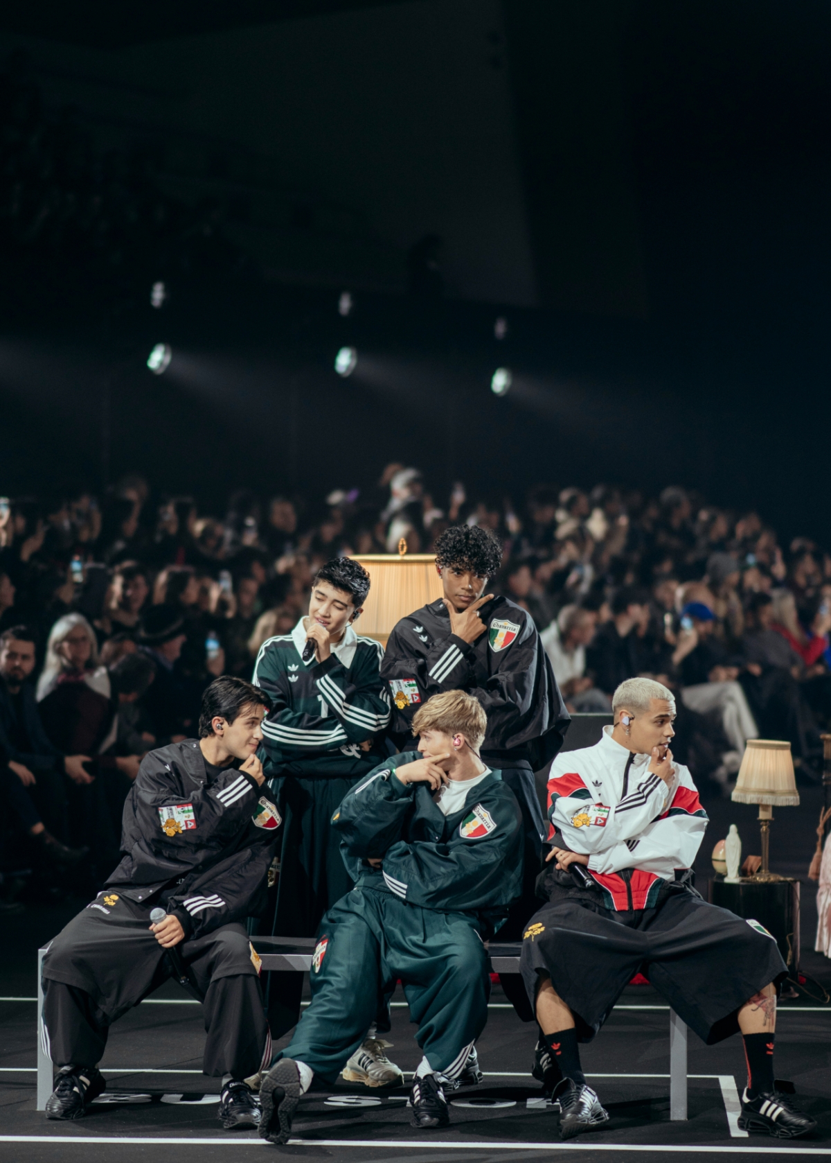 パリファッションウィークで公演するサントスブラボス/写真提供=ハイブラチンアメリカ