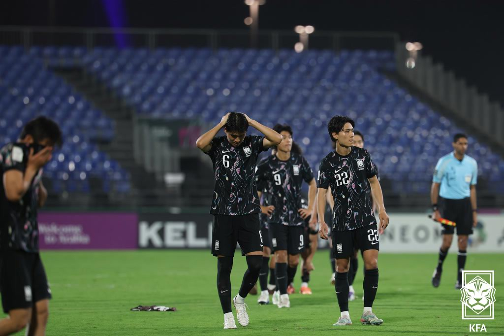 The players of the U-23 national soccer team, who are disappointed after losing the third place match of the 2026 AFC U-23 Asian Cup to Vietnam. /Photo = Courtesy of the Korea Football Association