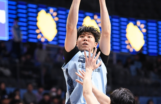 试图射门的姜志勋。 =照片:KBL