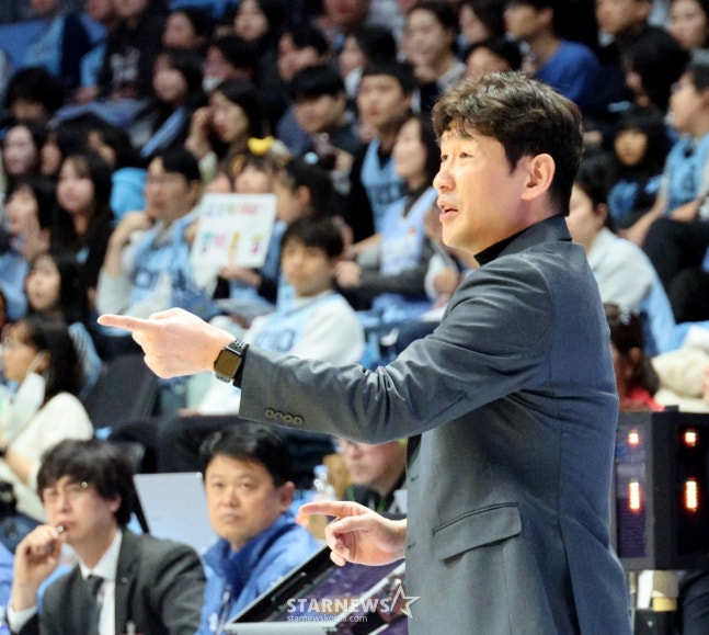 Coach Yang Dong-geun, who is ordering the Sono battle on the 27th. /Photo = Senior Reporter Kang Young-jo