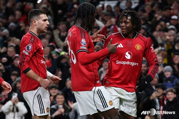  パトリック·ドルグ（一番右）とマンUの選手たち。 /AFPBBNews=ニュース1