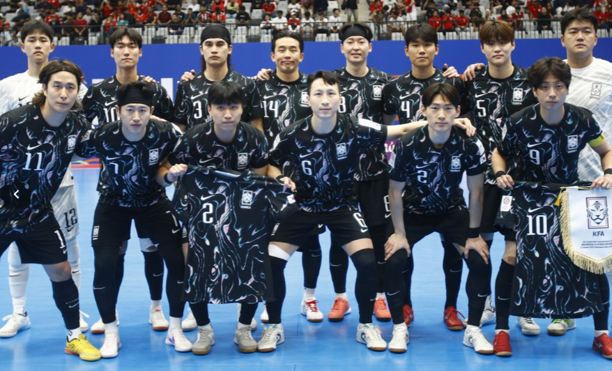 图为，27日（韩国时间）在印度尼西亚雅加达印度尼西亚竞技场举行的2026亚洲足球联盟（AFC）室内足球亚洲杯小组赛A组第1轮韩国队与印度尼西亚队的比赛。 =照片=亚足联提供。