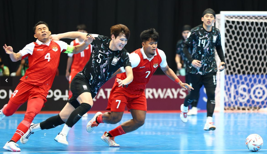 图为，27日（韩国时间）在印度尼西亚雅加达印度尼西亚竞技场举行的2026亚洲足球联盟（AFC）室内足球亚洲杯小组赛A组第1轮韩国队与印度尼西亚队的比赛。 =照片=亚足联提供。
