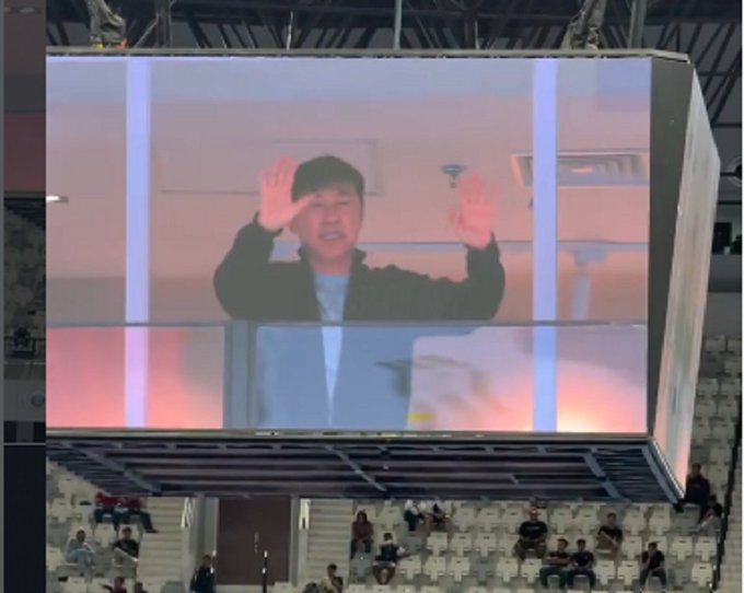 27日（韩国时间），在印度尼西亚雅加达印度尼西亚竞技场举行的2026亚洲足球联盟（AFC）室内足球亚洲杯小组赛A组第1轮韩国队与印度尼西亚队的比赛上，主教练申台龙来到了现场。 =照片=ok zone社交媒体截图。