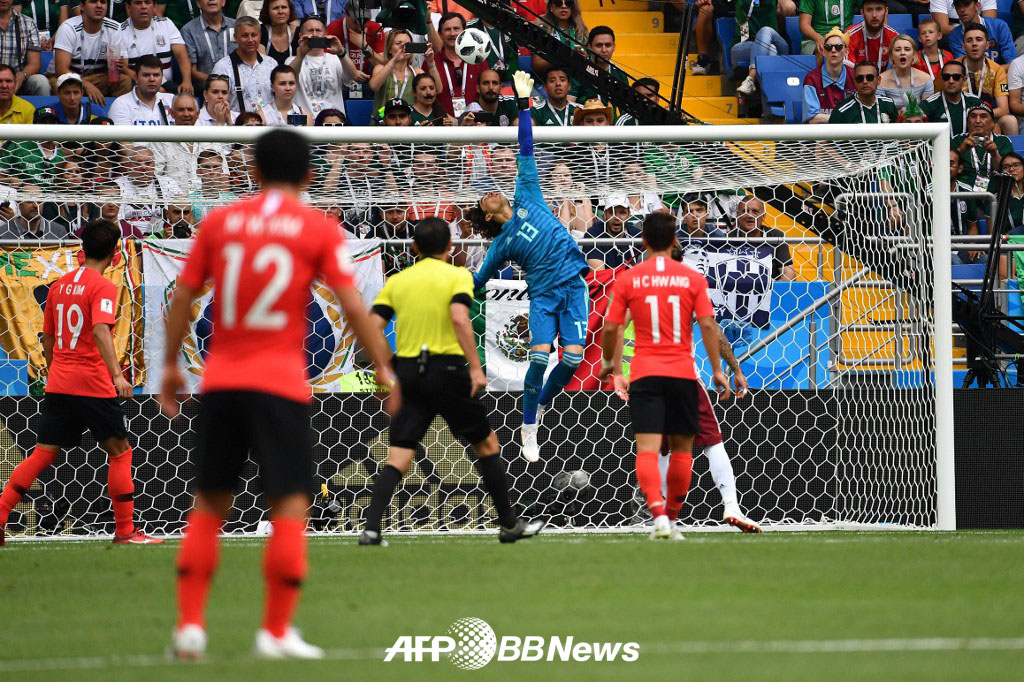 2018年世界杯俄罗斯对阵韩国队时，守住墨西哥队球门的奥查娅。 =法新社BBNews=新闻1。