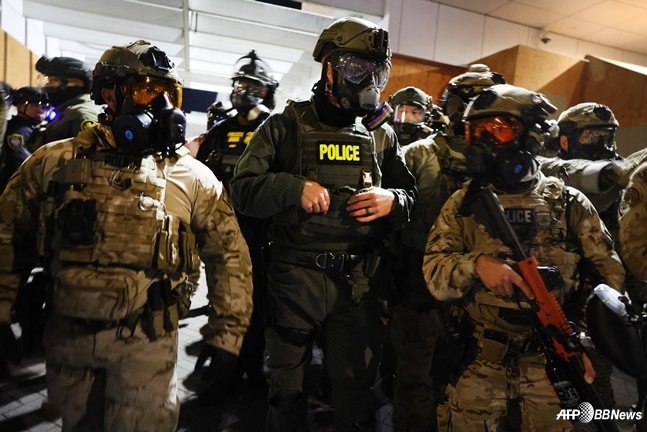 在美国活动的ICE要员们。 =法新社BBNews=新闻1。