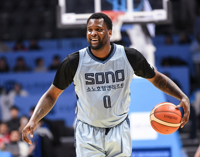 Johnson played his last game of the season against Mobis on the 27th. /Photo = KBL