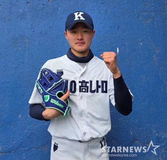 庆南高中的朴宝胜26日在庆南高中的运动场接受了明星新闻的照片拍摄。 =照片=金东润。 