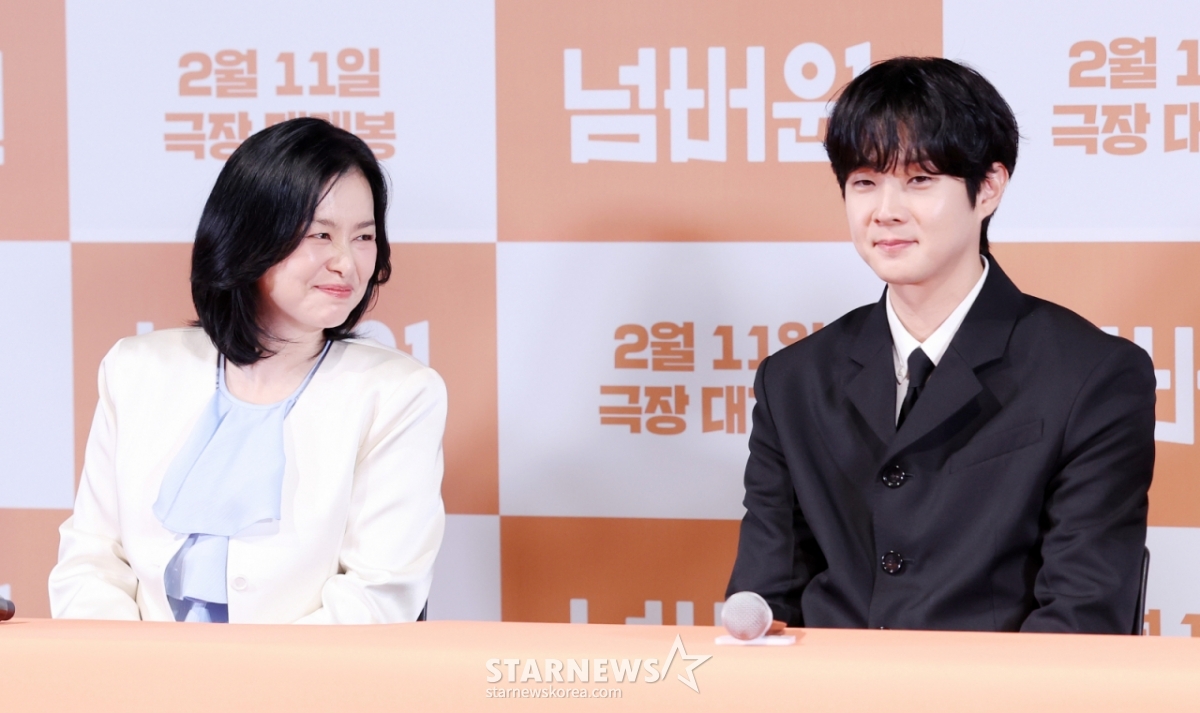 29日,演员张慧珍、崔宇植出席在首尔龙山区CGV Ipark购物中心举行的电影《NO.1(金泰勇导演)》媒体试映会及记者见面会,正在回答提问。 =金辉善hwijpg@
