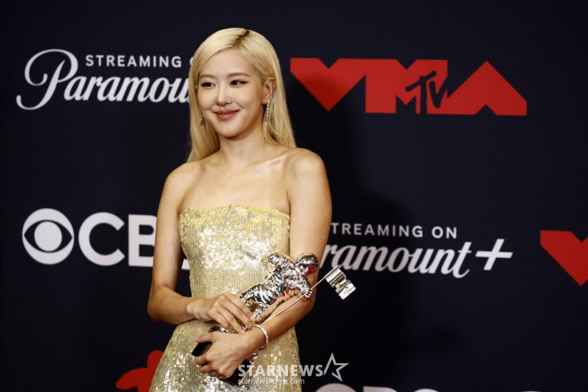 =BLACKPINK成员ROSÉ。