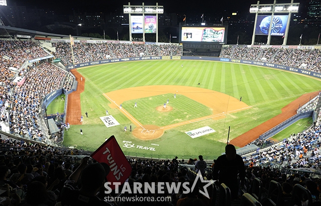 首尔蚕室棒球场。 =照片:明星新闻。