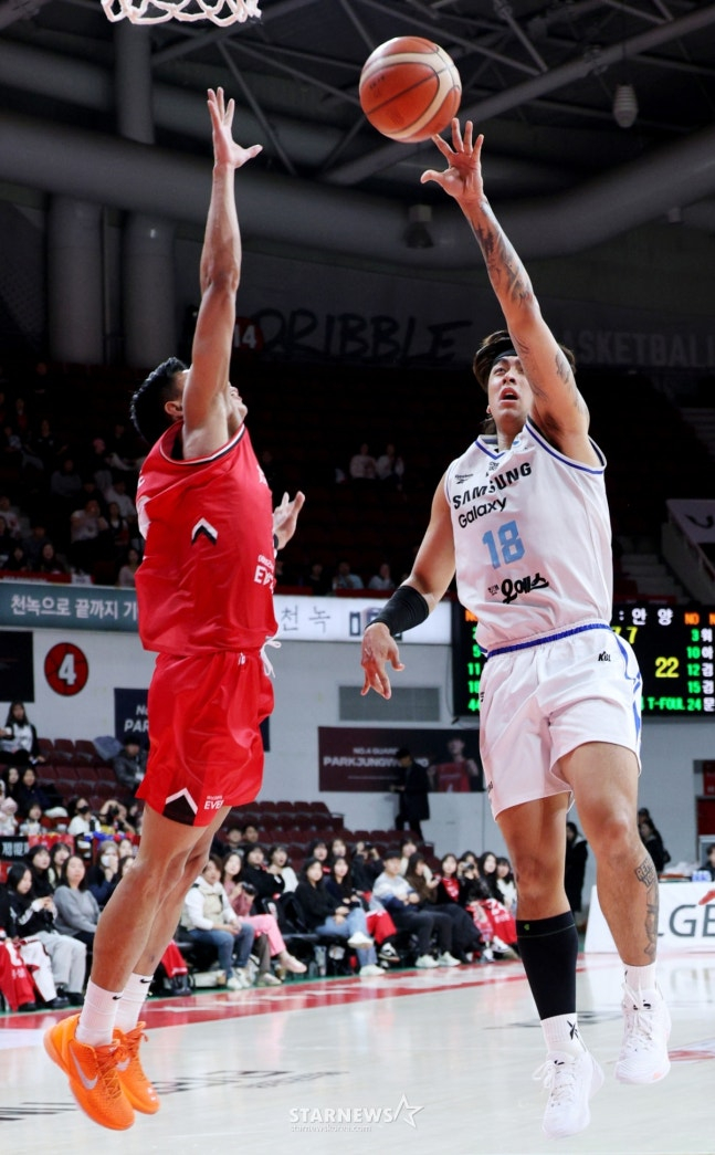 a foul play in which a shot is attempted. /Photo = Senior Reporter Kang Young-jo