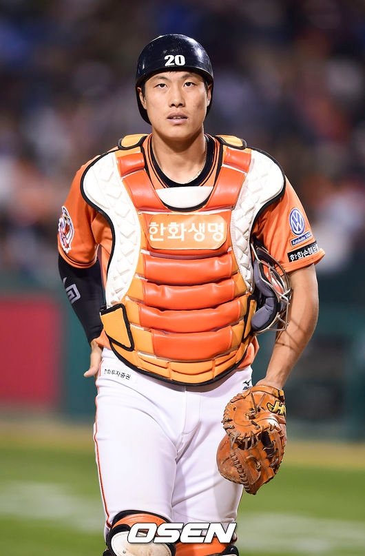 Coach Jung Bum-mo's appearance when he was active. 