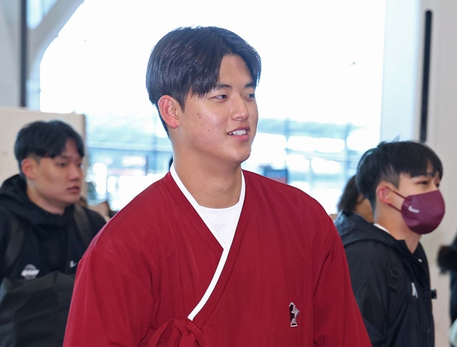 Park Jun-hyun is on his way to Kaohsiung, Taiwan, on the 22nd. /Photo = Kium Heroes