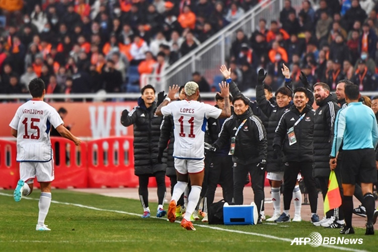 Игроки ФК «Шаньдун Тайшань» в восторге. /AFPBBNews =Новости 1