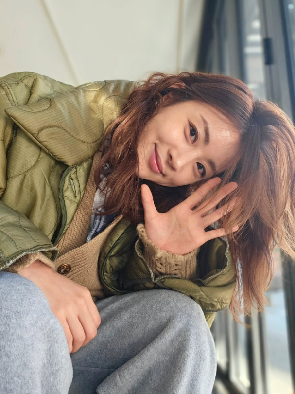 Photo = Kang Sora Instagram