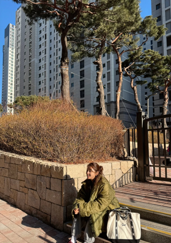 Photo = Kang Sora Instagram