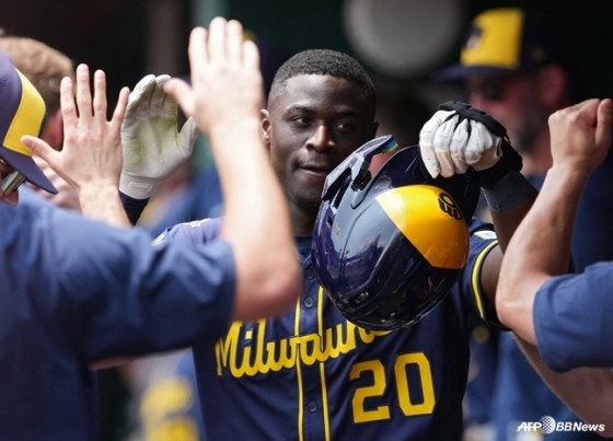 Dodds Cameron, who played in the Major League in June last year with the Milwaukee Brewers uniform. /AFPBBNews=News1